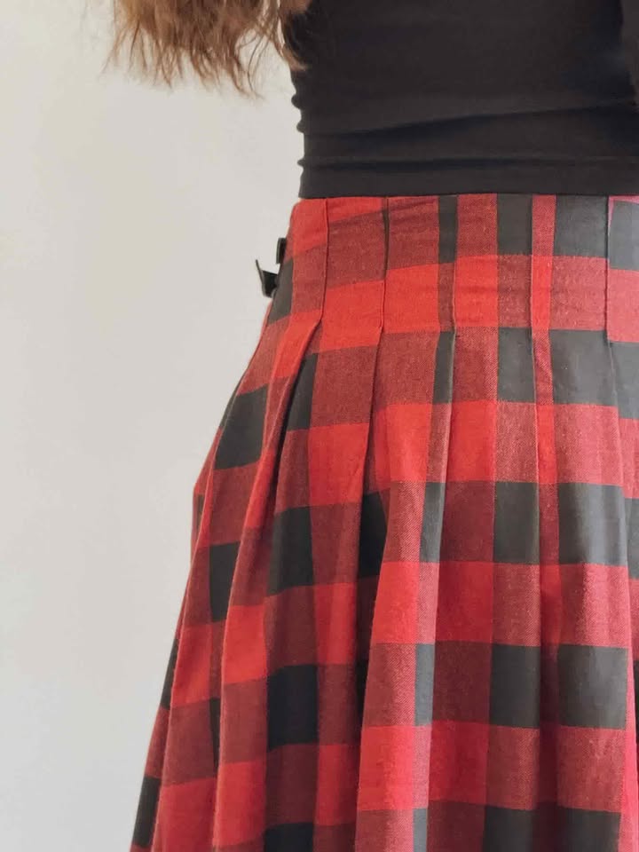 Black X Red Slit skirt NG400