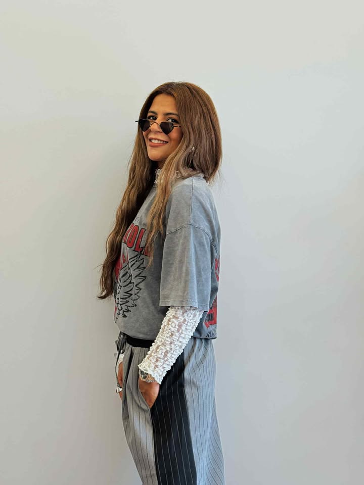 Grey T-shirt with lace NG404